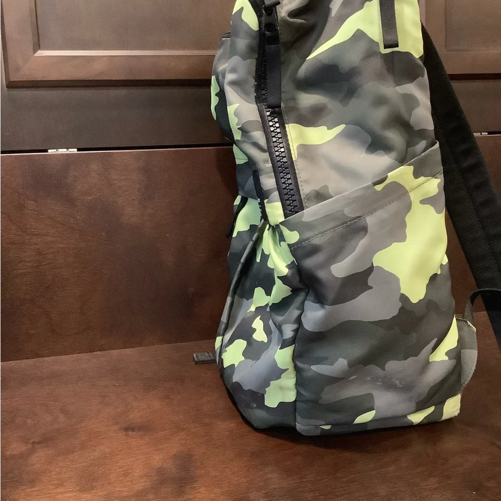 Lululemon Everyday Backpack - Picture 3 of 5